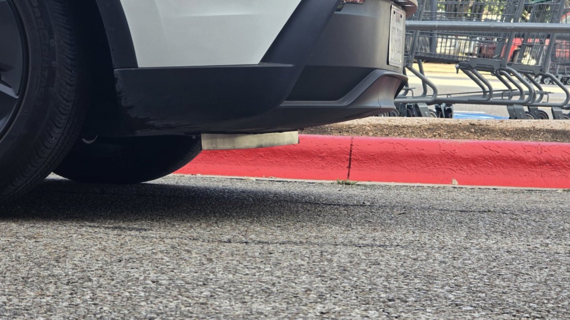 Neuer Bügel am Heck von Teslas Robotaxi – was steckt dahinter?